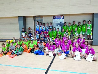 JT38TitulA.jpg - Sportovní sobota v Jeseníku pro děti ve věku 8 až 12 let. 8 týmů, 4 z Ostravy a Mohelnice, Šumperku, Javorník a Jeseníku. Vítězem se stal tým NH Ostrava. 