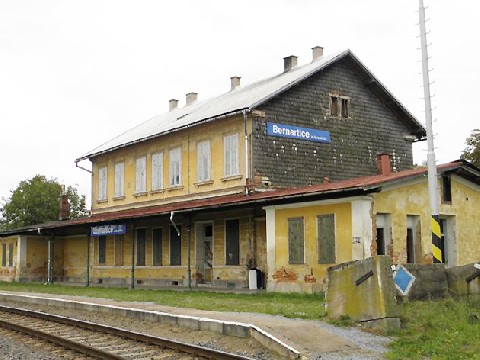 Osud bývalé nádražní budovy znovu vyburcoval občany k akci