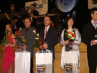 PICT0665.JPG - Jesenický Huňáč 2008 - zleva Terezka Zmelíková zastoupila Jirku Horčičku, Roman Kaderka, Radek Adamec a vdova po Tomáši Knoppovi Eva Knoppová