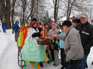 DSC_0531.jpg - Ovíkendu proběhl Masopust ve Vápenné (náš snímek) a v Kobylé nad Vidnávkou. FOTO Libor Malý