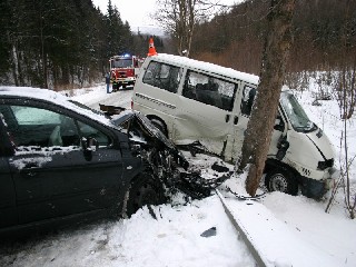 DN 1-1.jpg - Pondělní série dopravních nehod začala na Pomezí. Doprava v obou směrech byla zastavena a řada lidí se nedostala do práce.