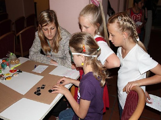 _tBěhem akce pořádané minulé úterý v Kapli na Průchodní si mohli všichni zájemci na hmatových soutěžích vyzkoušet, jaké to je ocitnout se ve světě nevidomých FOTO (alf)_001.jpg