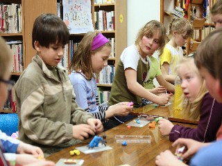 Noc s Andersenem v městské knihovně v Žulové proběhla ve znamení pohádek Václava Čtvrtka FOTO(alf).jpg - Noc s Andersenem v městské knihovně v Žulové proběhla ve znamení pohádek Václava Čtvrtka FOTO(alf)