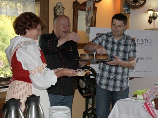 Křest kuchařky slezských jídel - Petr Hledík, Oldřich Klát, Bohumila Tinzová.jpg - Křest kuchařky slezských jídel - Petr Hledík, Oldřich Klát, Bohumila Tinzová. FOTO (alf)