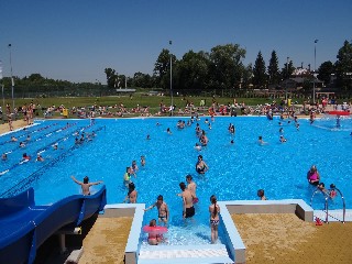 JT27.jpg - Nové koupaliště v Glucholazích bylo otevřeno 27. 6. 2014. FOTO (ev)