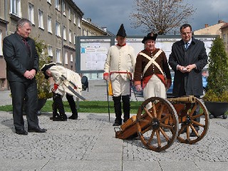 JT15R.jpg - Ministr průmyslu a obchodu Jan Mládek navštívil v pondělí 13.04.2015 město Zlaté Hory. FOTO (koč)