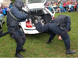 JT36titulR.jpg - V proběhl 4. září 2015 den se složkami IZS nazvaný Bezpečnost bez hranic - dynamické ukázky z činnosti profesionálních hasičů, Policie ČR, Armády ČR, celní správy a zdravotnické záchranné služby