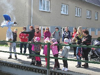 JT14TitulB.jpg - Zapálená Morana odplula po řece pryč a v Bernarticích přivítali jaro.