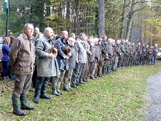 JT44TitulB.jpg - Společný nástup při zahájení výlovu Velkého rybníka v Černé Vodě.