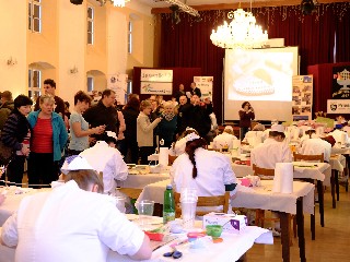 JT04TitulA.jpg - Třináctý ročník soutěže O Priessnitzův dortík si na nezájem diváků nemohl stěžovat.