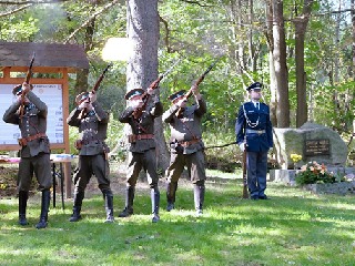 JT39TitulA.jpg - Pietní akce k uctění památky těch, kteří zahynuli během dramatických událostí v září 1938, se konala pod záštitou Celní správy ČR v sobotu 30. září na Javornicku.