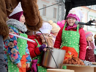 slavnost.jpg - Velikonoční slavnost se i díky dětem vydařily, počasí ovšem přálo spíše běžkařům.