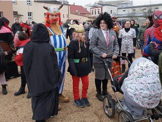 JT09TitulA.jpg - Na masopust v Mikulovicích dorazili Obelix.