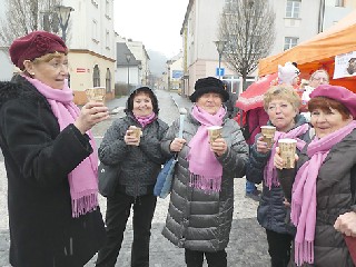 JT14TitulA.jpg - Zpěvačky ze sboru JESEN trochu jinak.