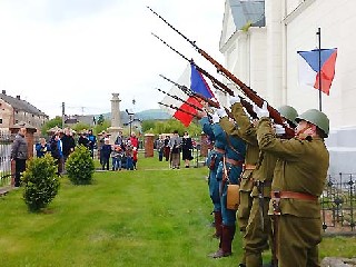 JT18TitulA.jpg - Česká republika si v neděli 8. 5. 2023 připomíná 78. výročí konce druhé světové války v Evropě. Kladení věnců proběhlo v Javorníku, Bílém Potoku, Uhelné, Nových Vilémovicích a v Travné.